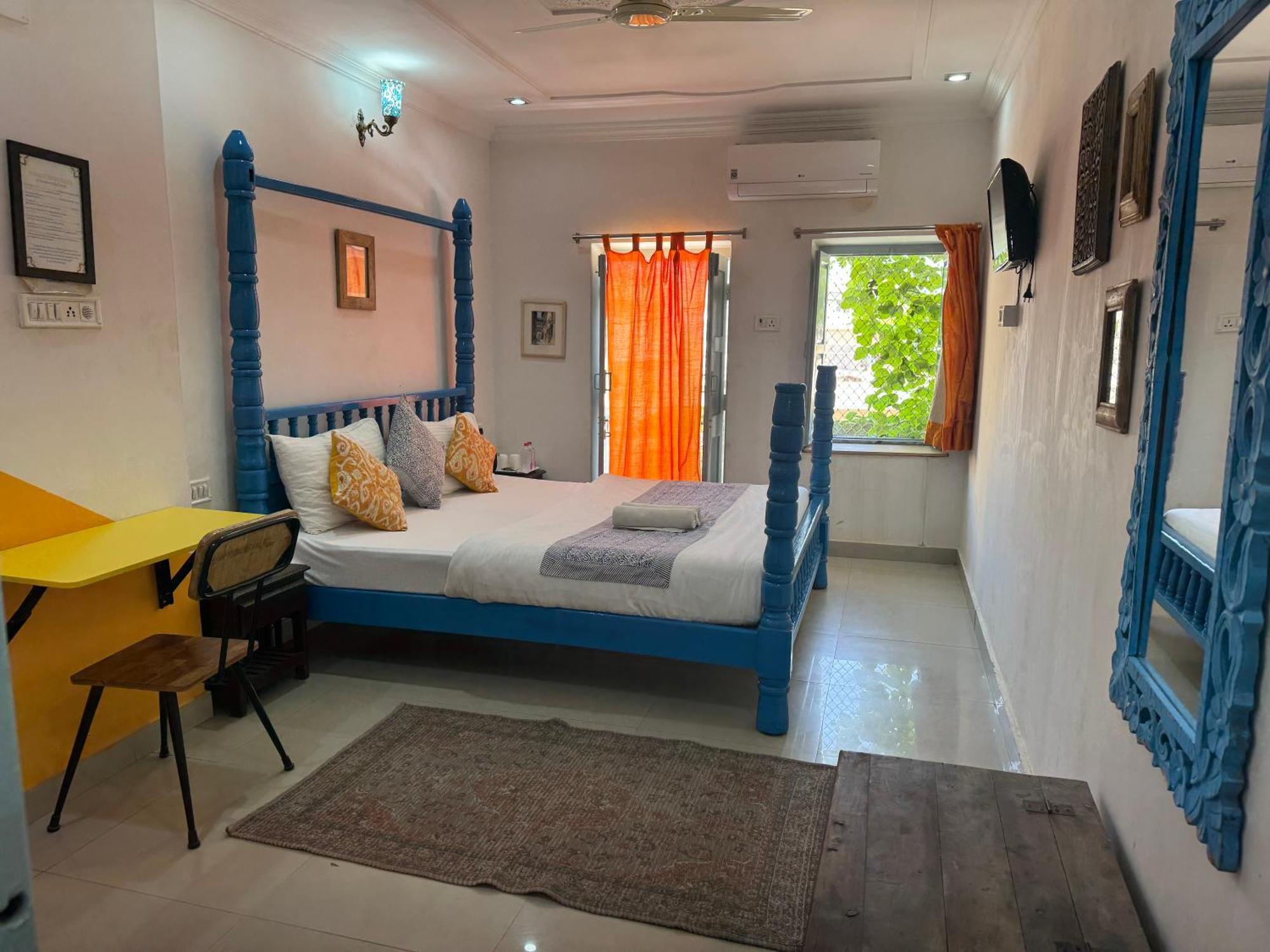 Crowd Hostel